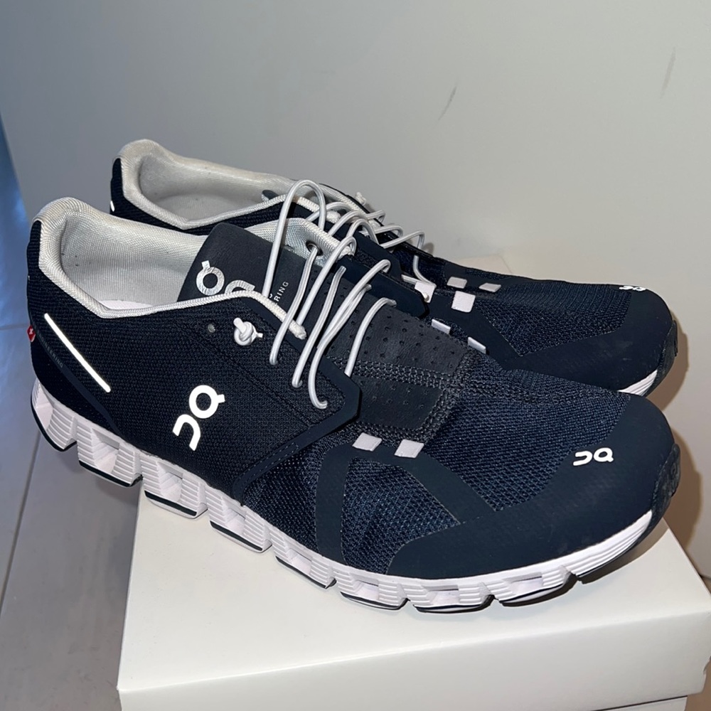 Mens ON sneakers size 11. Gently worn